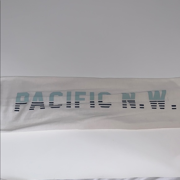 Aeropostale t-shirt - Picture 2 of 2